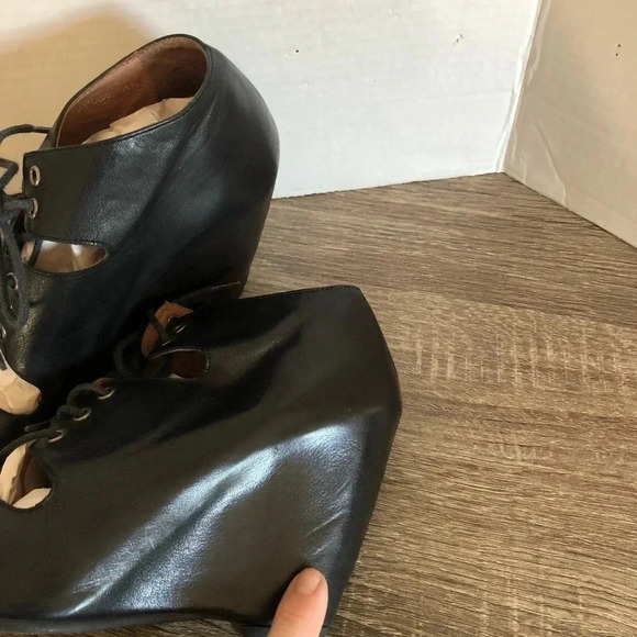 Locale Wedge  Leather Sandals - Picture 12 of 12